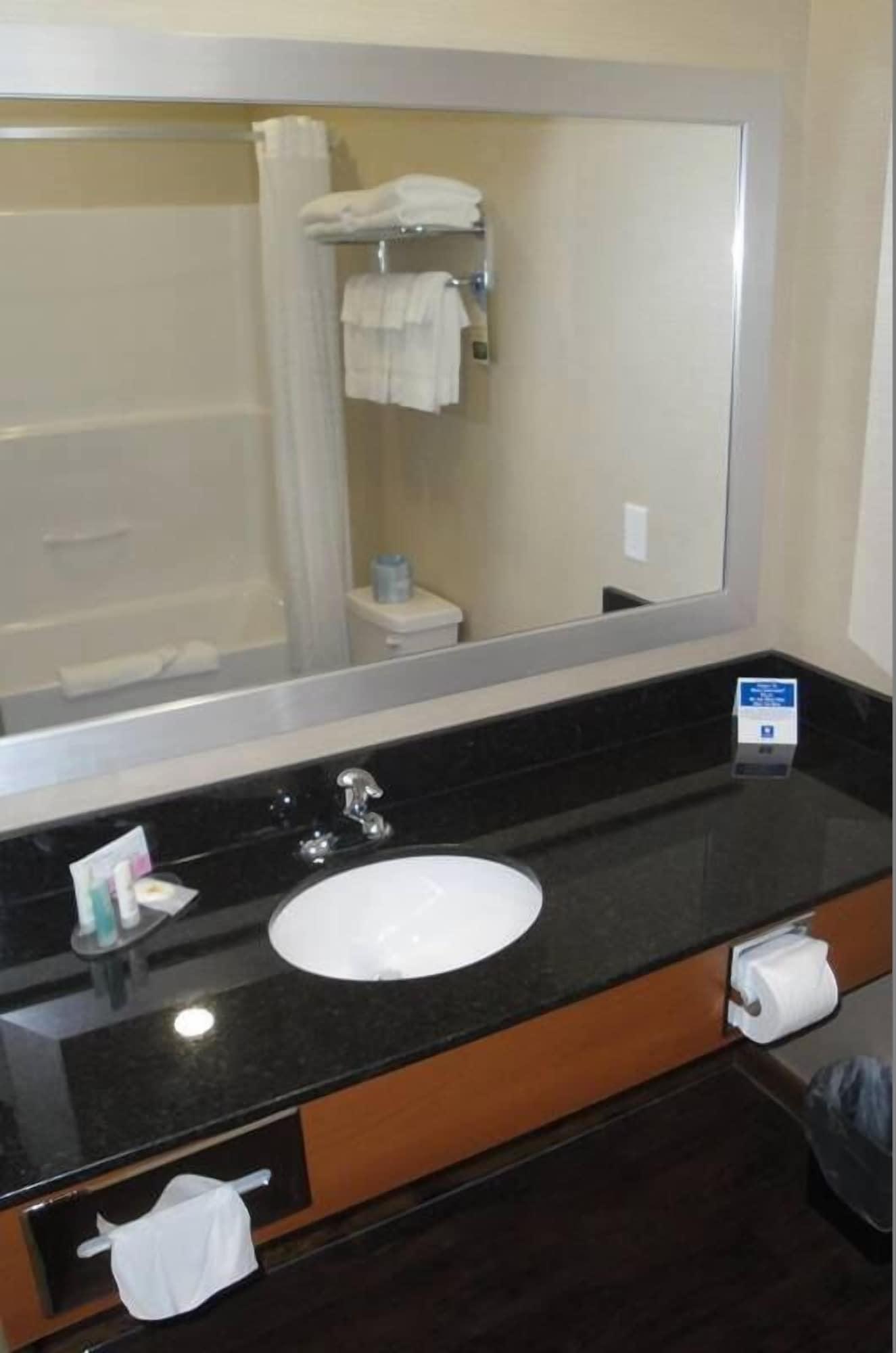 Comfort Inn & Suites Bonnyville Экстерьер фото