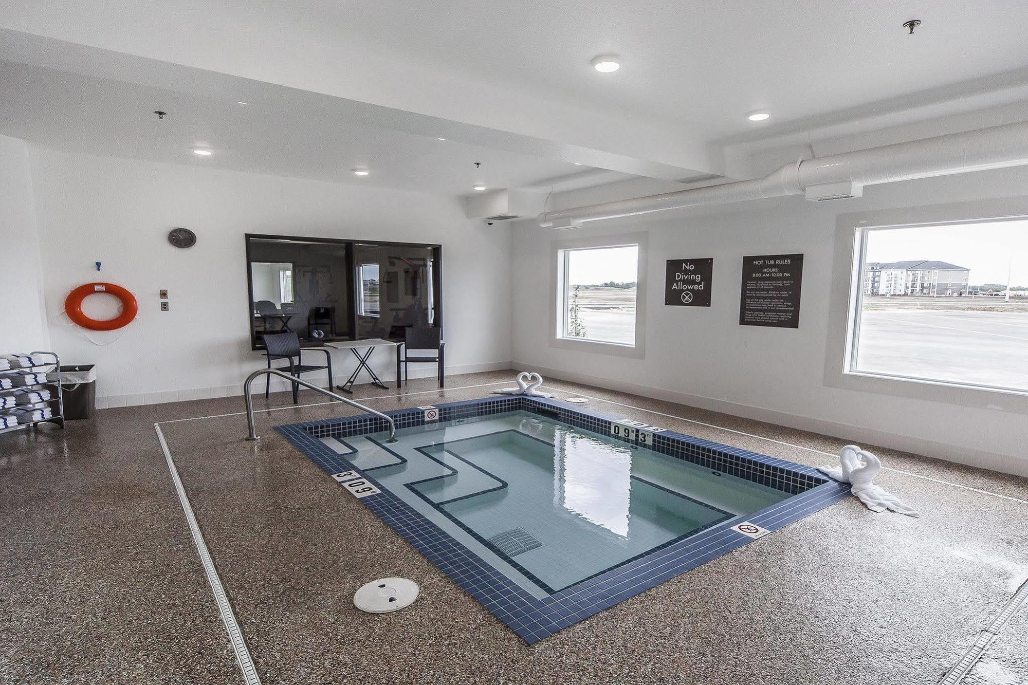Comfort Inn & Suites Bonnyville Экстерьер фото