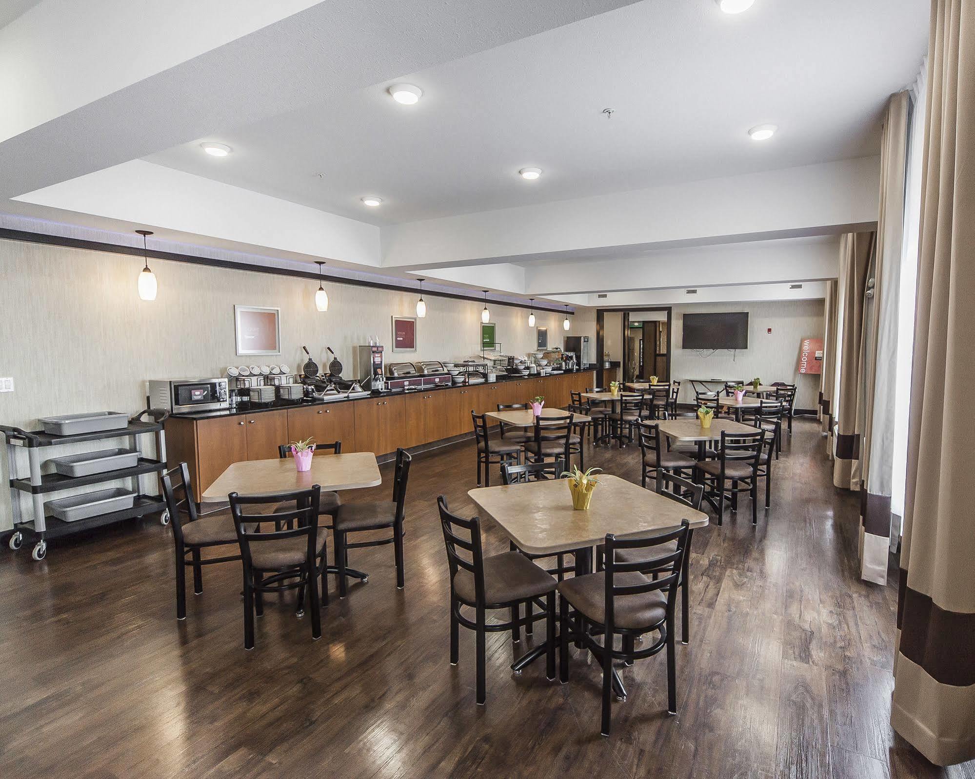 Comfort Inn & Suites Bonnyville Экстерьер фото